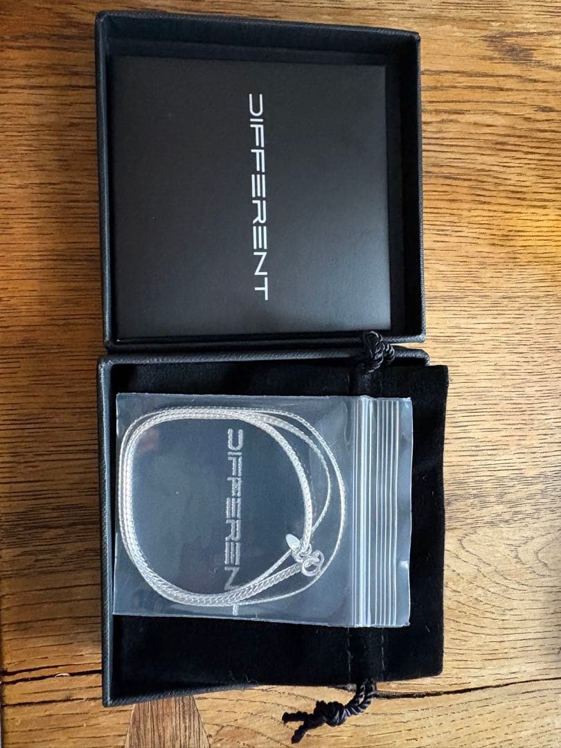 DIFFERENT シルバーチェーンネックレス