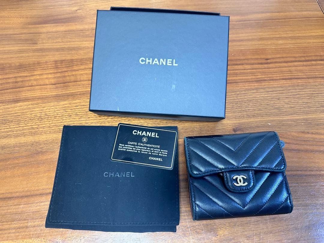 CHANEL ブラック キルティング 三つ折り財布