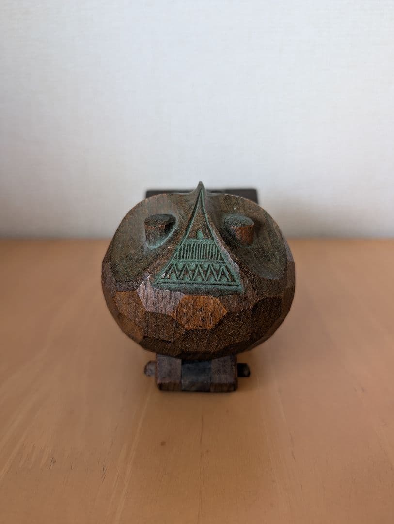砂澤ビッキデザイン　フクロウ型木製煙草入れ