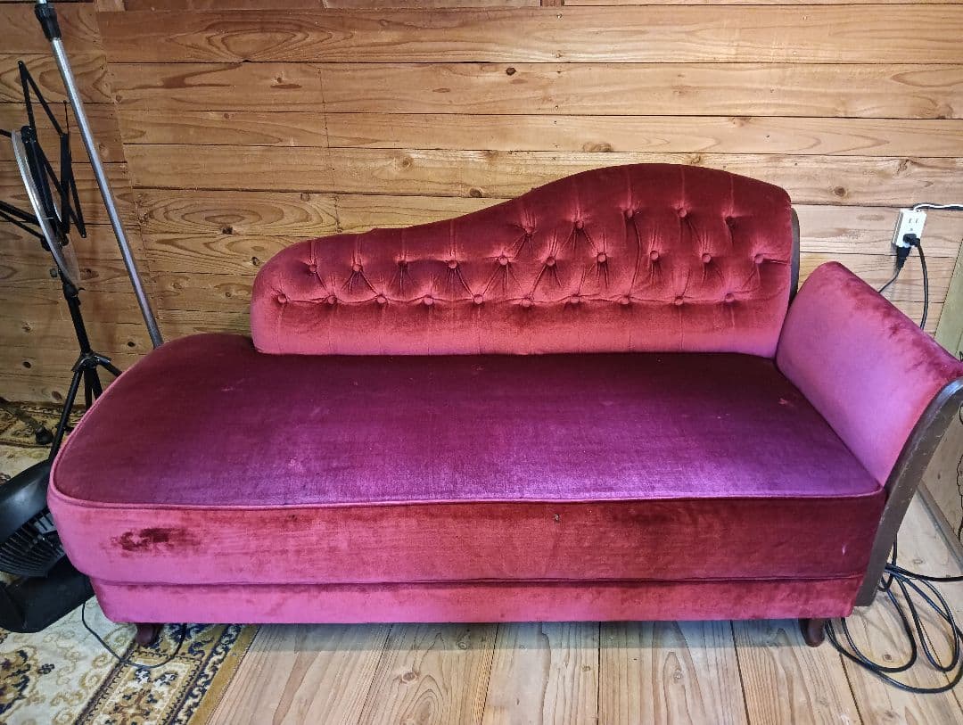 2-3人掛け　ワインレッド　ベルベットソファ　昭和ロマン