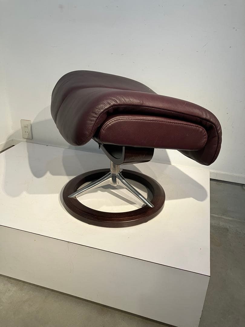 北欧ノルウェー、エコーネス、高級オットマン、スツール、カッシーナ、アクタス、本革