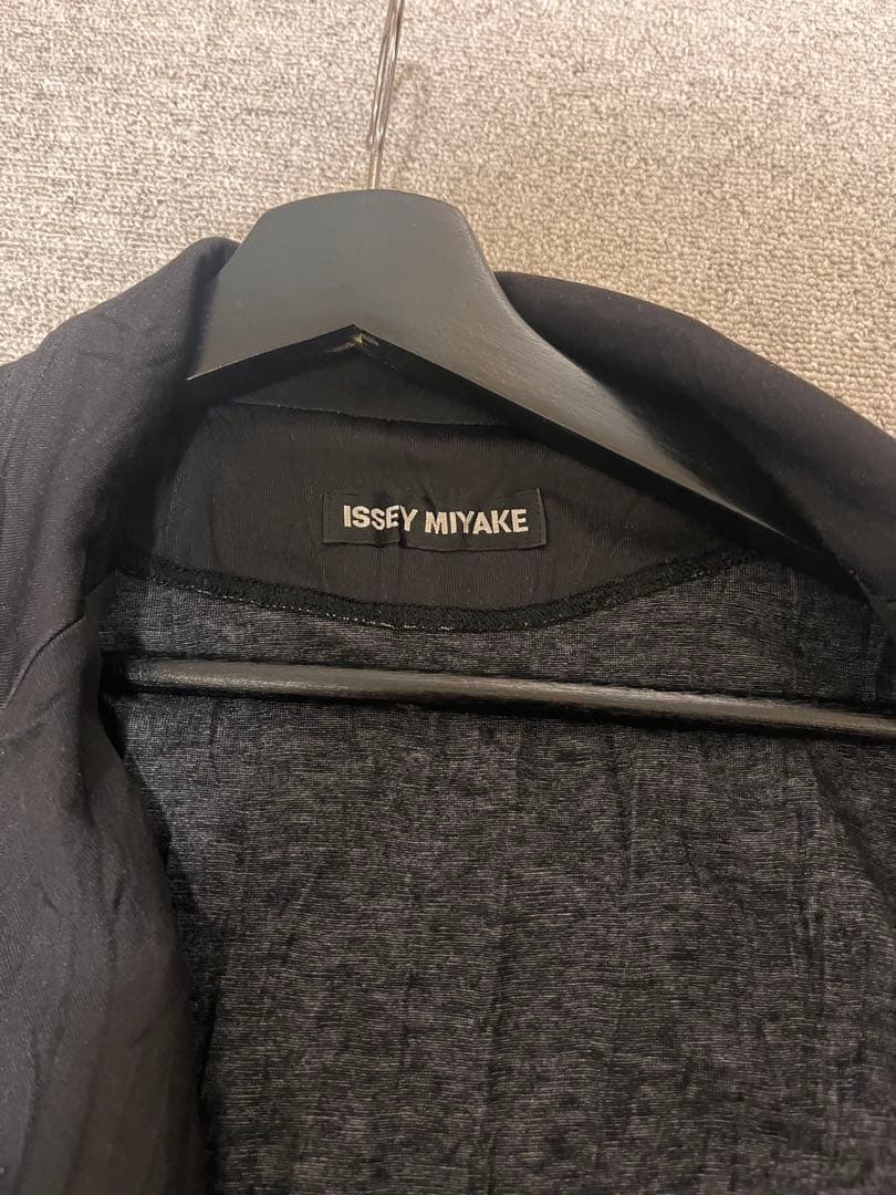 ISSEY MIYAKE イッセイミヤケ　シワ加工ブラックジャケット　プリーツ