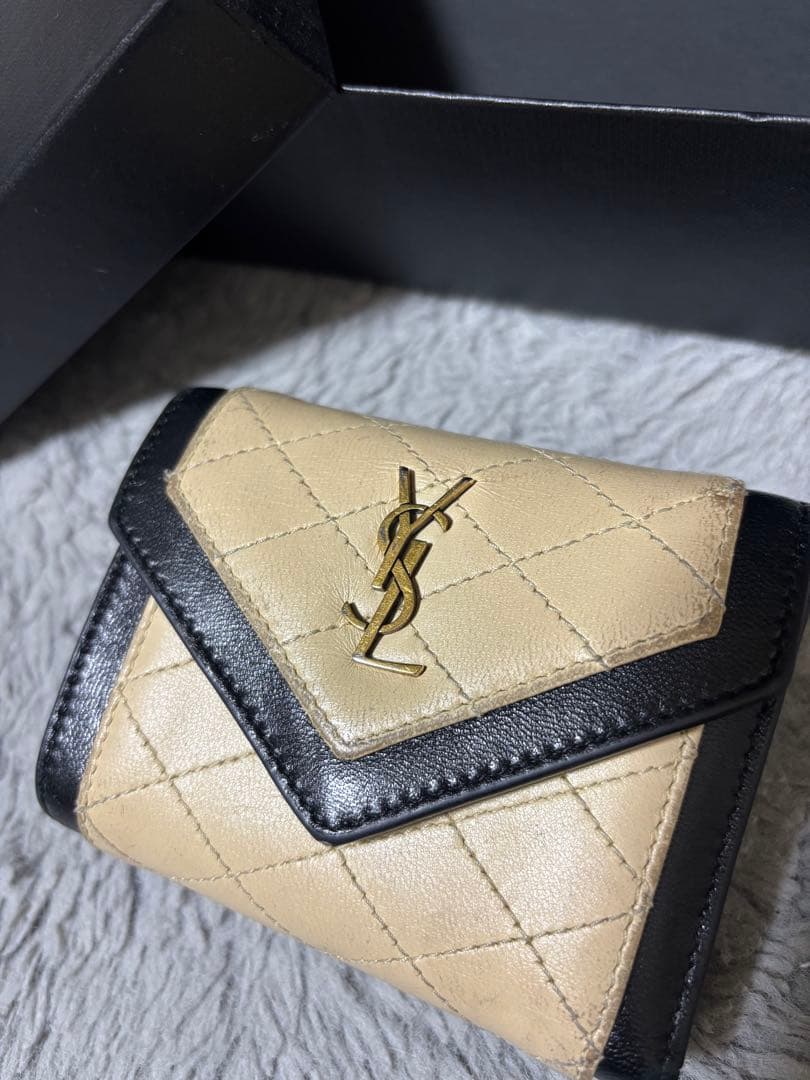 YSL キルティングレザー三つ折り財布