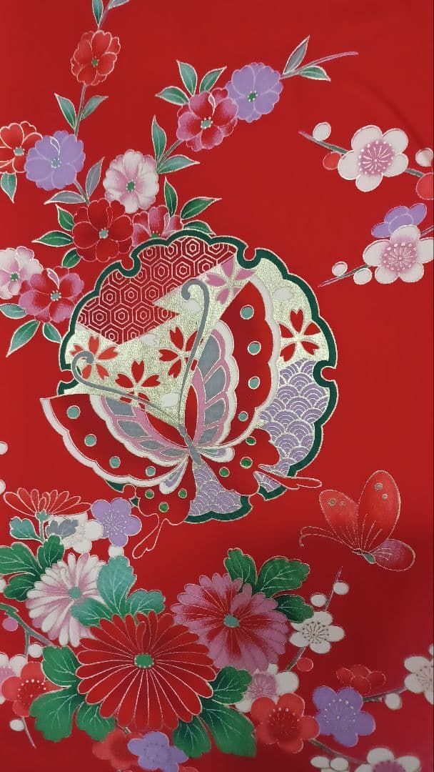 七五三　女の子着物 赤色 花柄 蝶刺繍 着物　3才