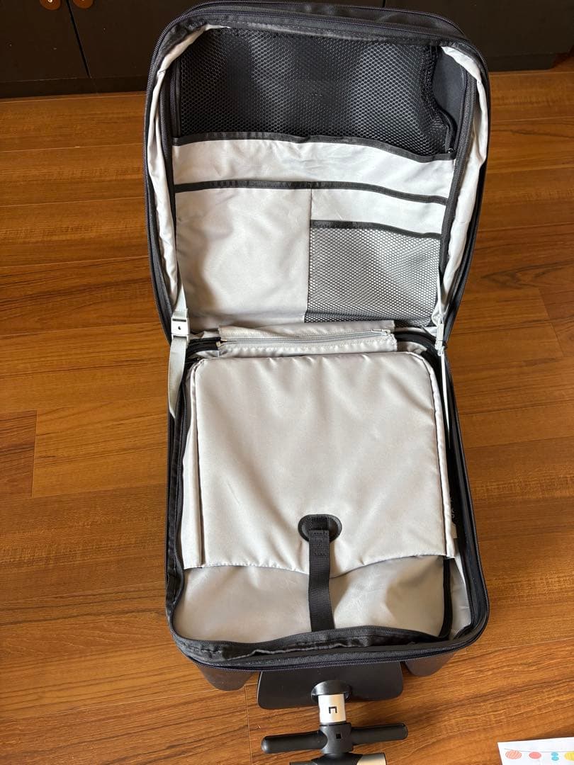 キッズキャリーカート 子どもが乗れるスーツケース　Qbox 35L