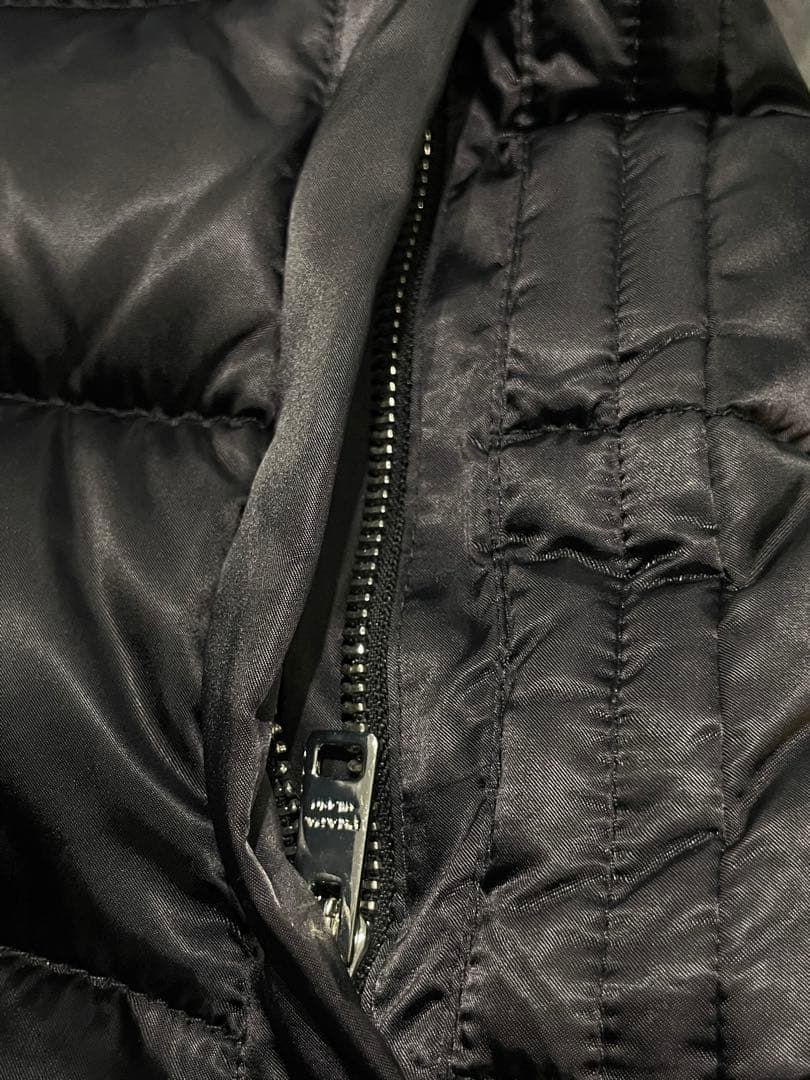 【美品】PRADA ダウンジャケット サイズ42 黒色 レディース