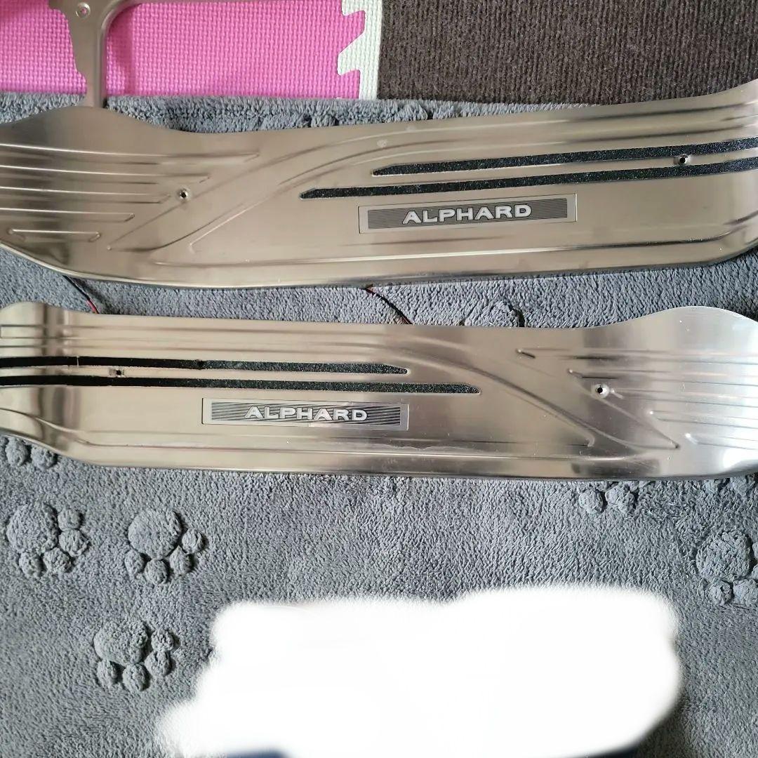 アルファード30系　スカッフプレート とドアインナーカバー