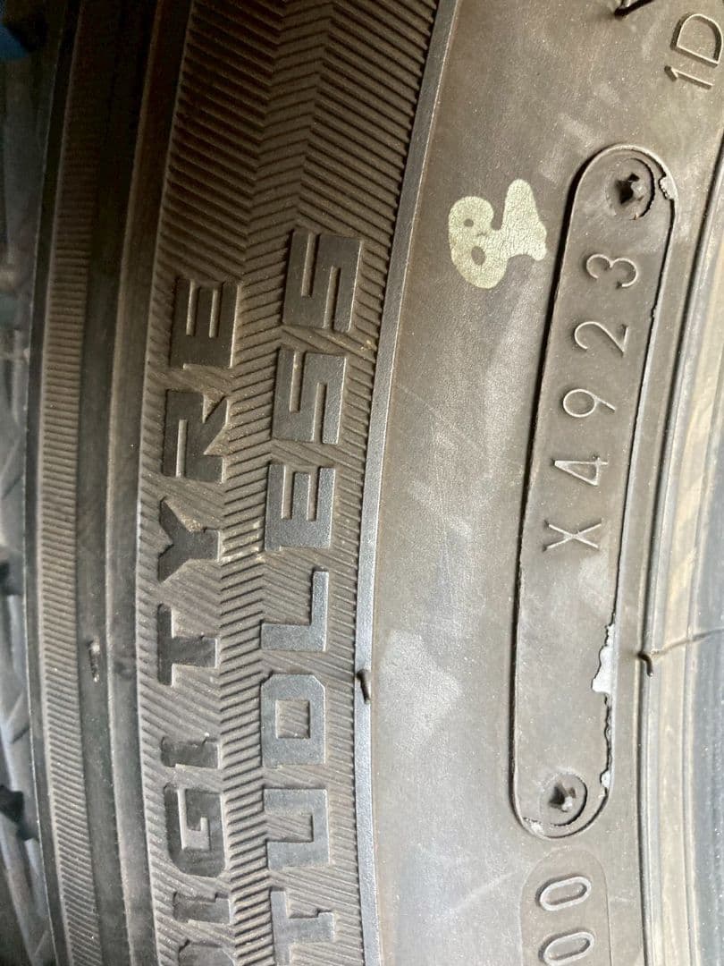 レビ【22年23年製】225/55R18冬タイヤ2本