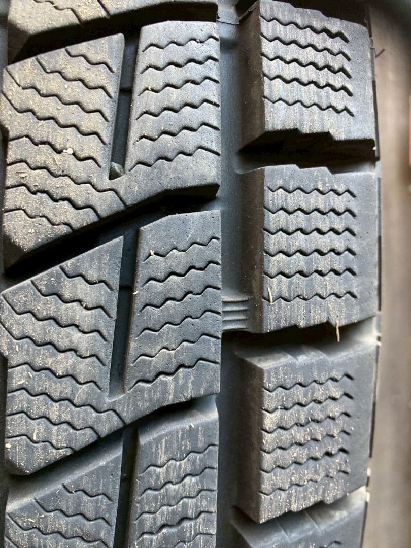 レビ【22年23年製】225/55R18冬タイヤ2本