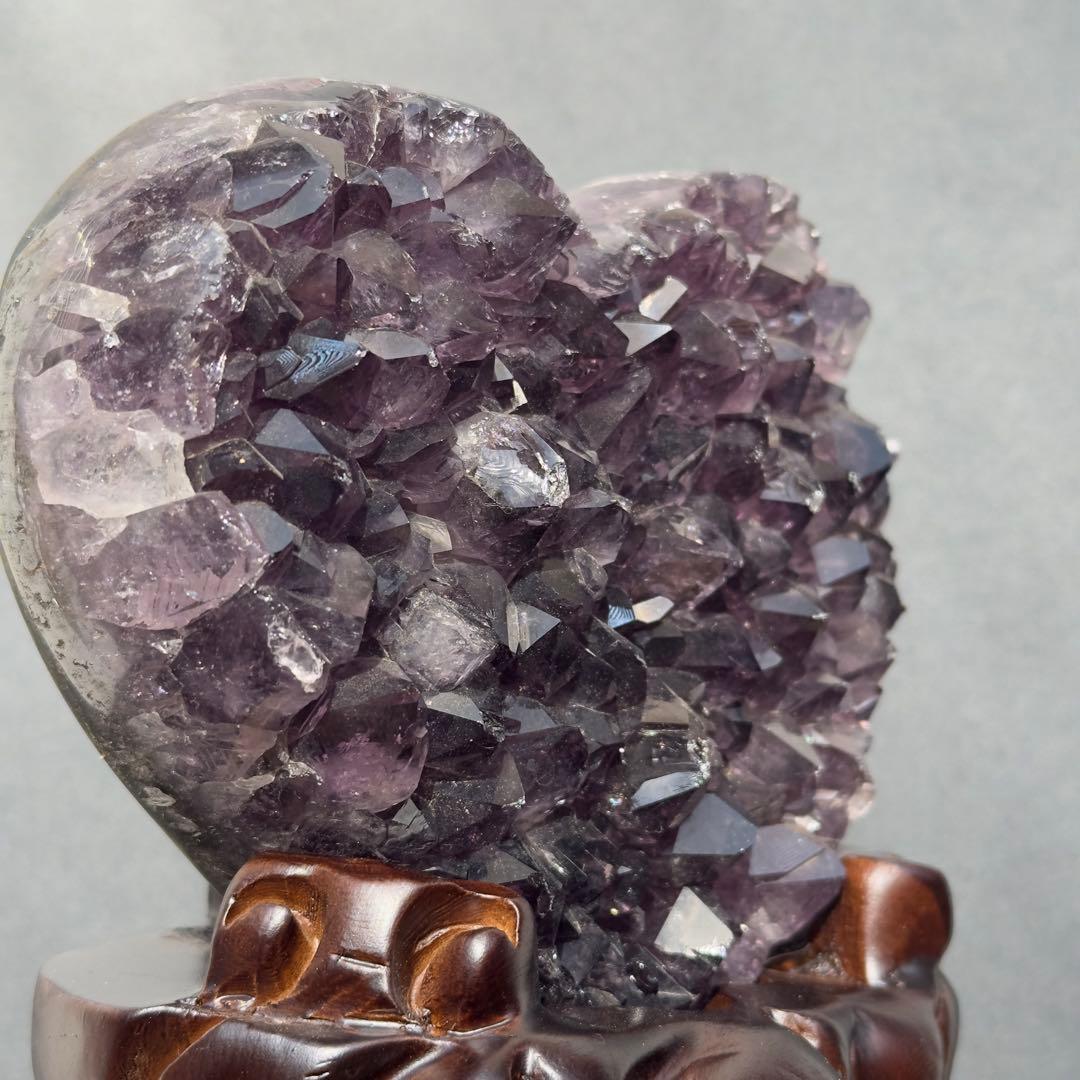 ウルグアイ産❣️天然石 アメジストのハート　置物　台座付きG.215