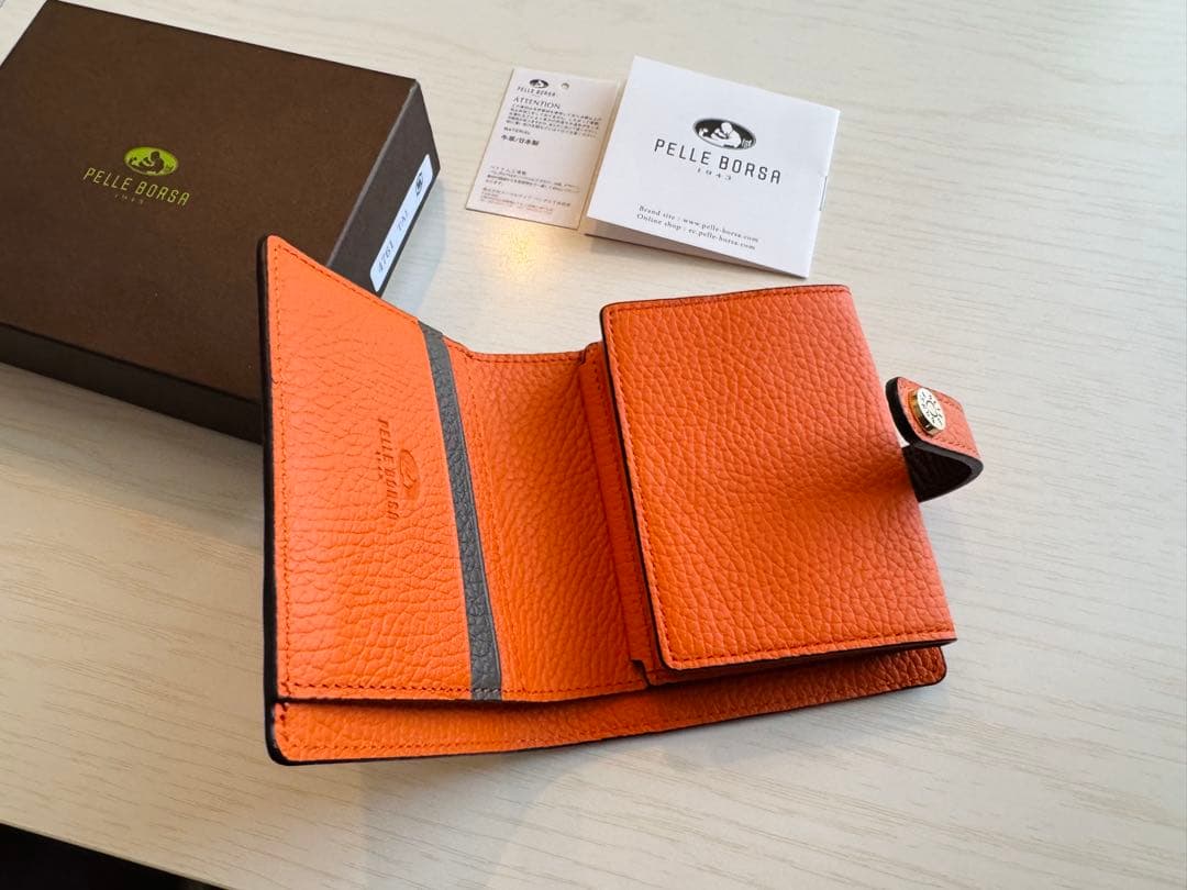 【ほぼ新品】　PELLE BORSA ペレボルサ　 二つ折り財布　トープ