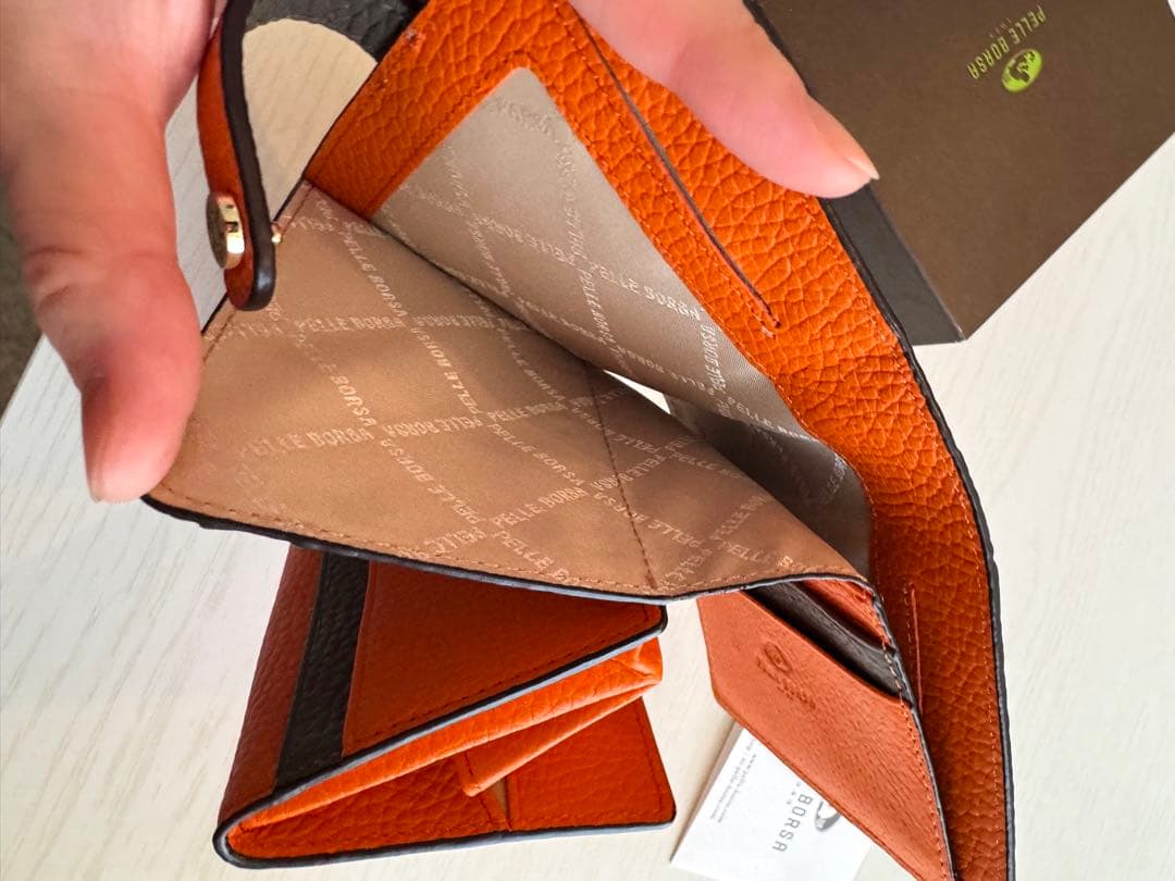 【ほぼ新品】　PELLE BORSA ペレボルサ　 二つ折り財布　トープ