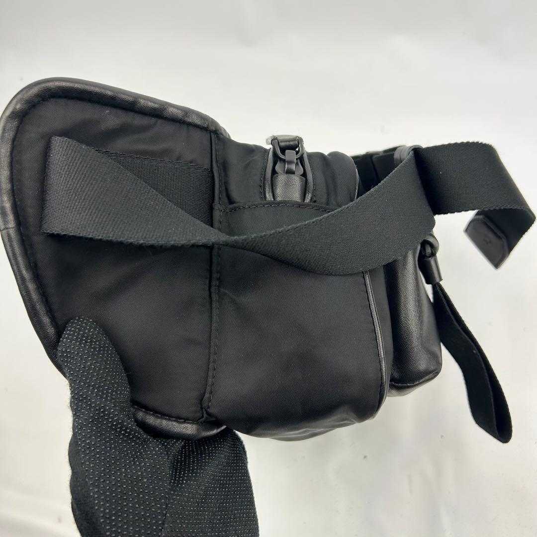 【美品】モンクレール　ウエストポーチ　ボディバッグ　レザー　ナイロン　ロゴ　黒