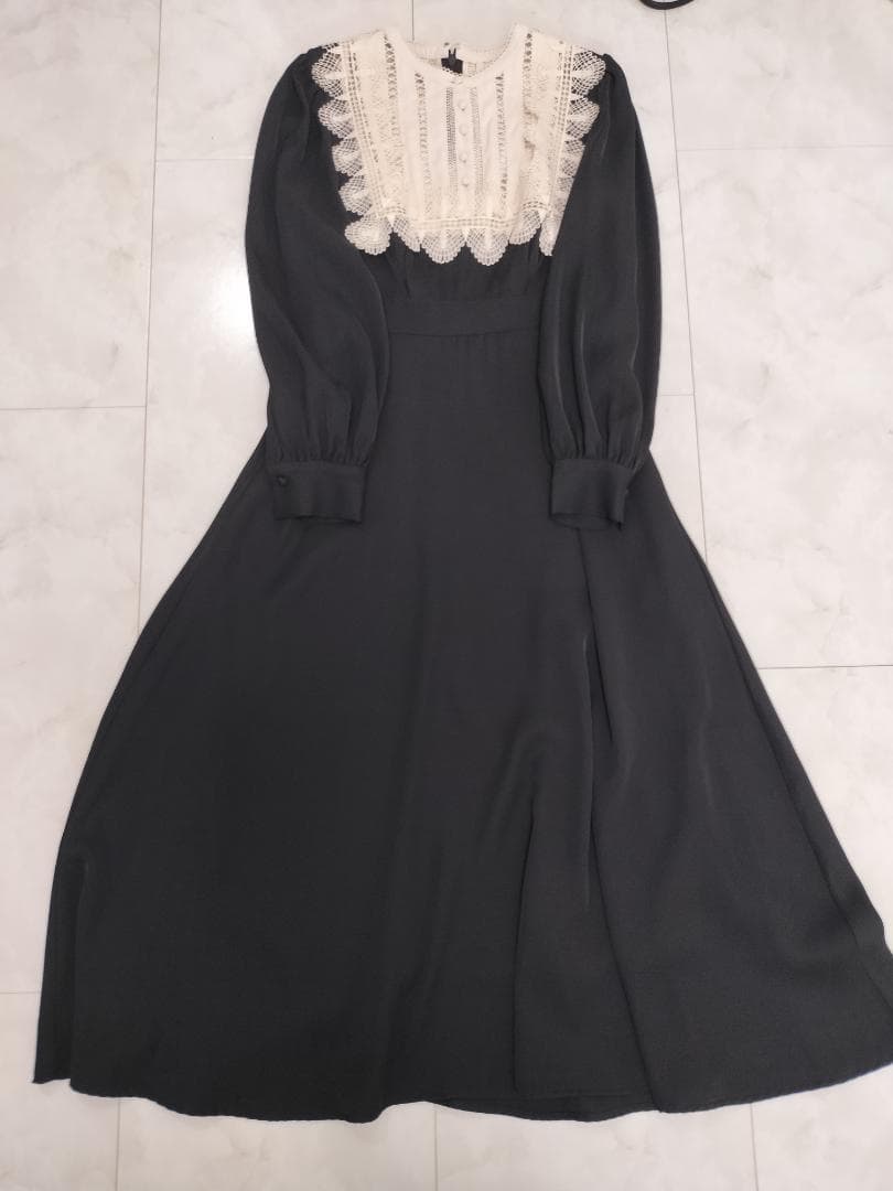 her lip to『Le Grand Midi Dress』