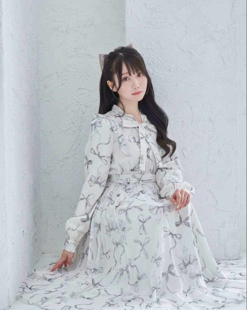 Rosémuse Ribbon pattern pleated dress