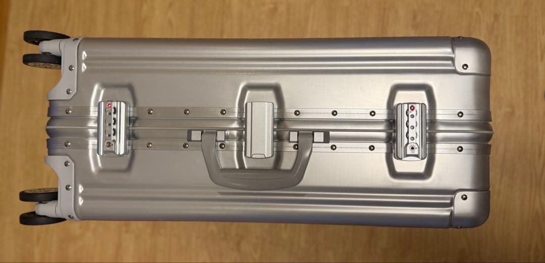 新品未使用　メルセデス・ベンツ　オリジナルアルミスーツケース　65L