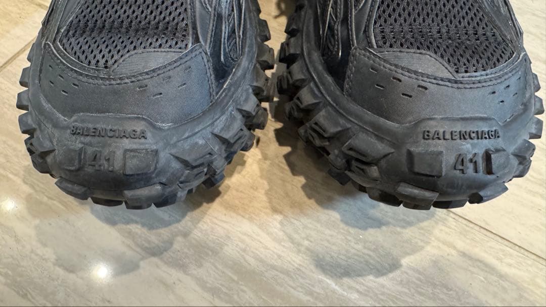 BALENCIAGAバウンサーディフェンダースニーカー