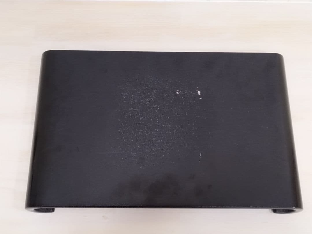 中国の壺 陶器製 花瓶 白 青 花模様 高さ約44cm 幅約32cm 台座付き