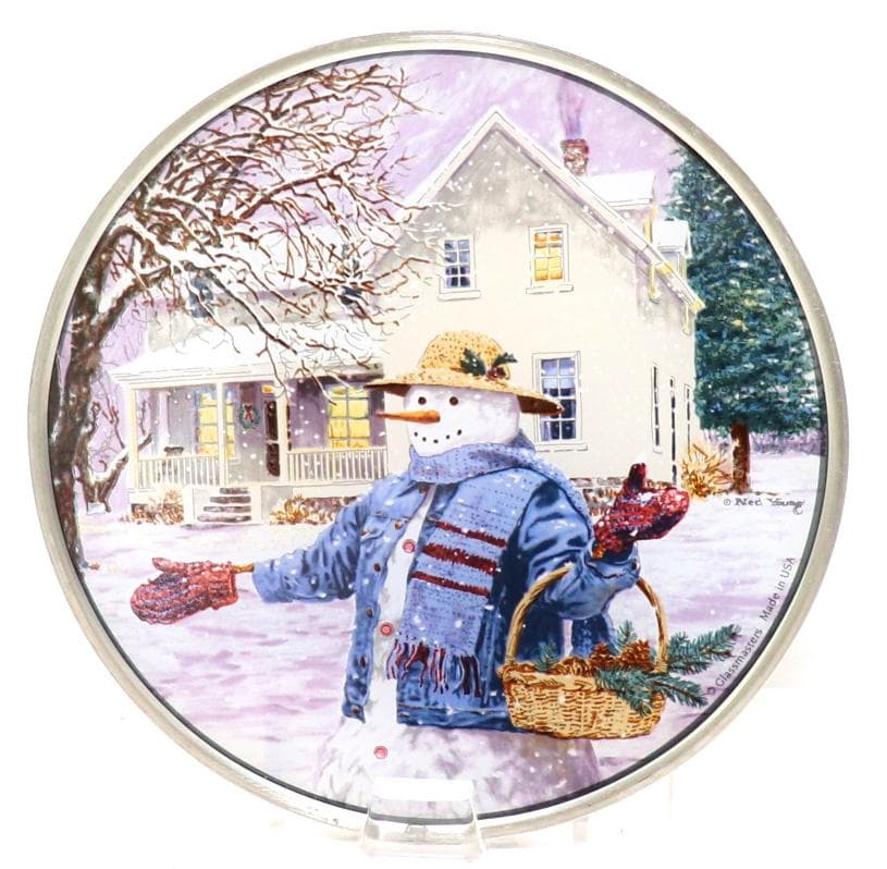 家の前で松ぼっくりを拾う麦わら帽子の雪だるま ヴィンテージ ステンドグラス