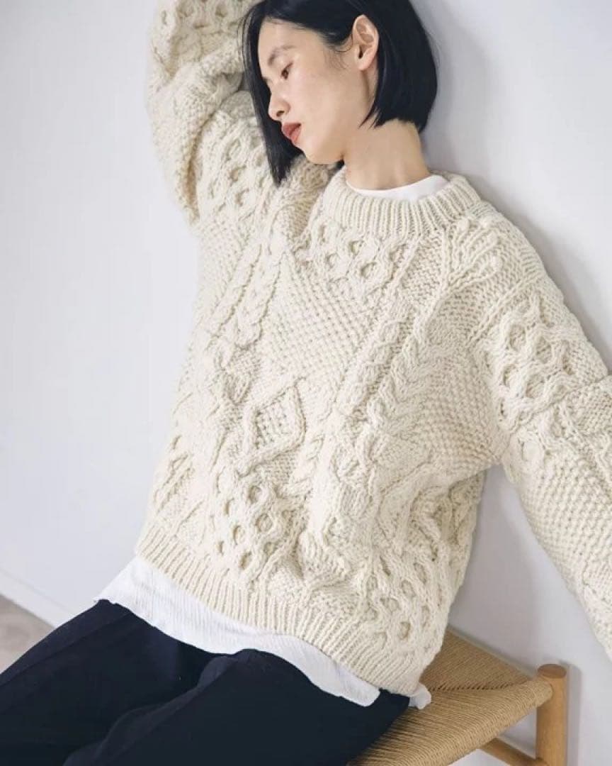 アイボリー ケーブルニット セーター