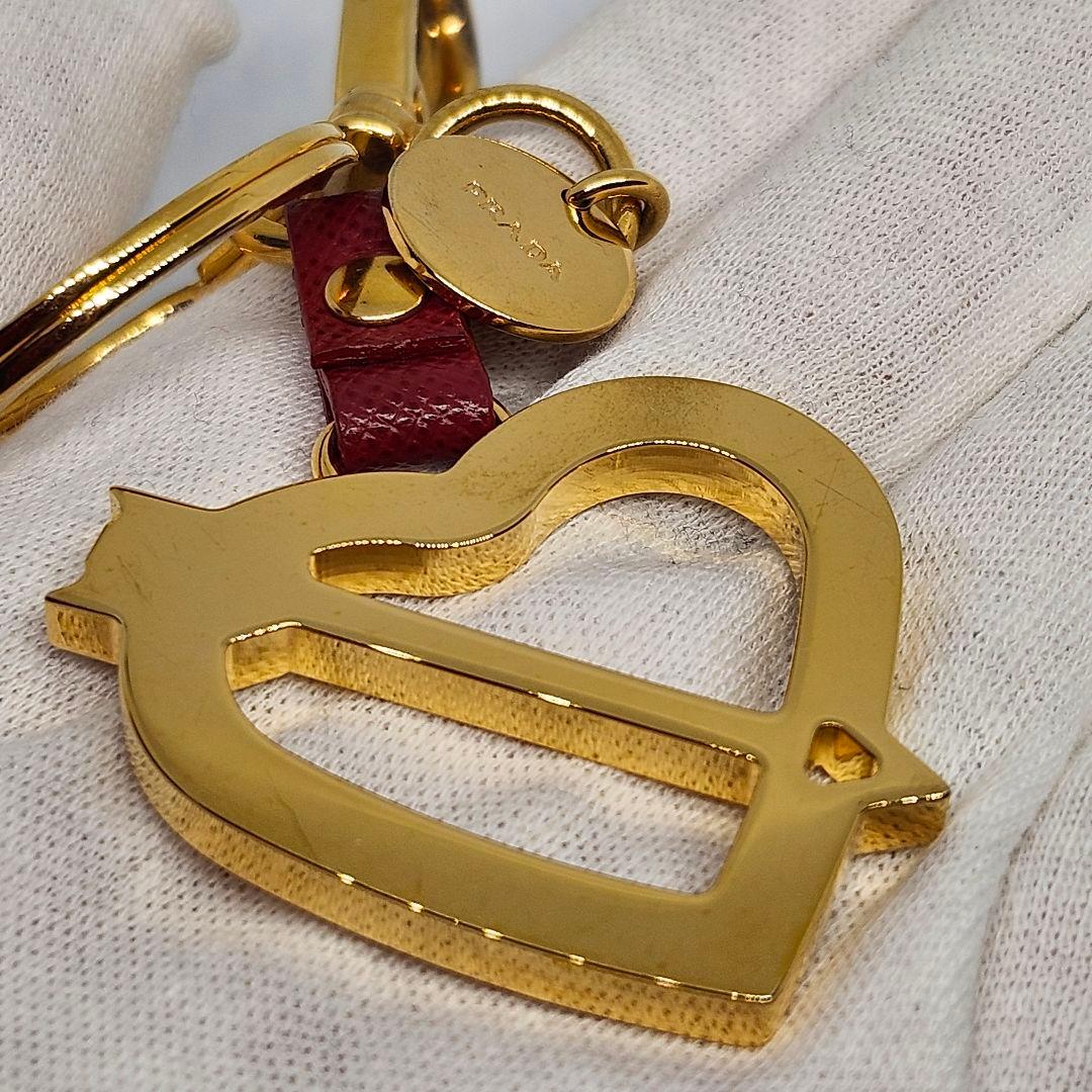 美品 PRADA プラダ ゴールド ストーン ハート矢 クリスタル キーホルダー