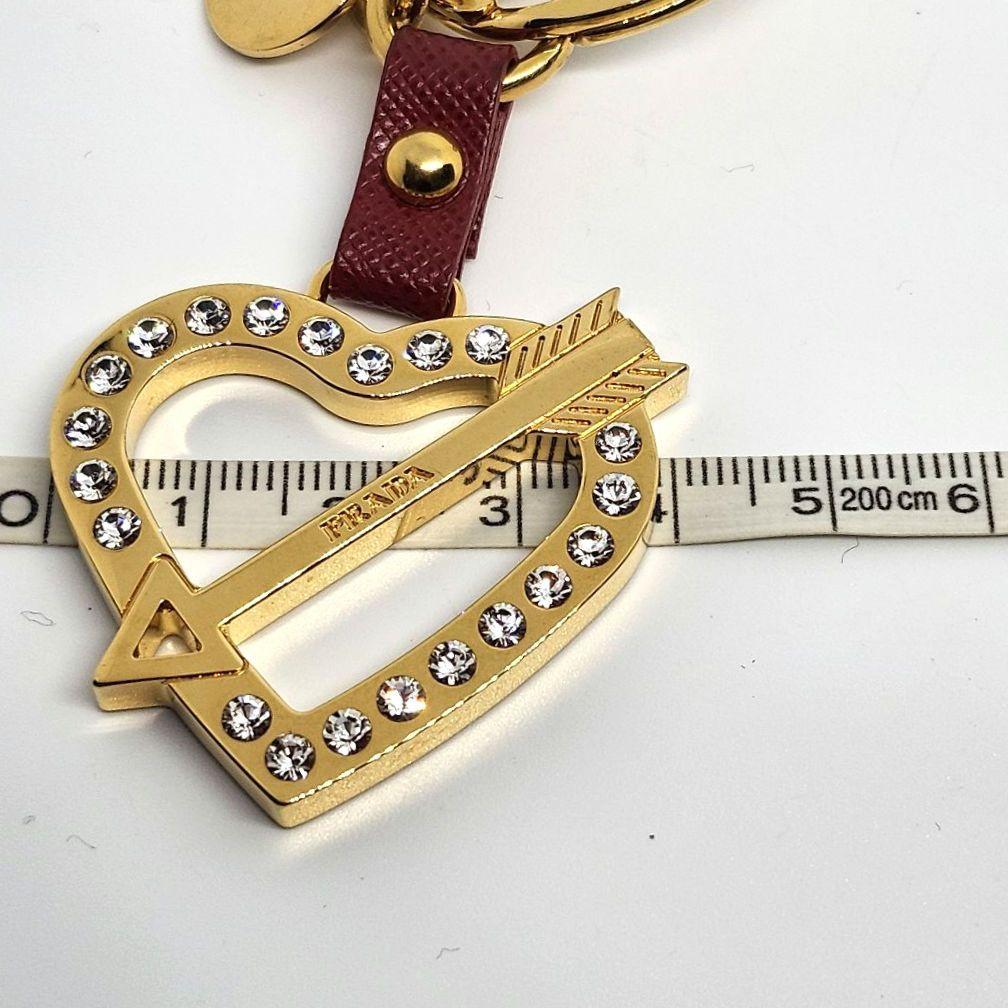 美品 PRADA プラダ ゴールド ストーン ハート矢 クリスタル キーホルダー