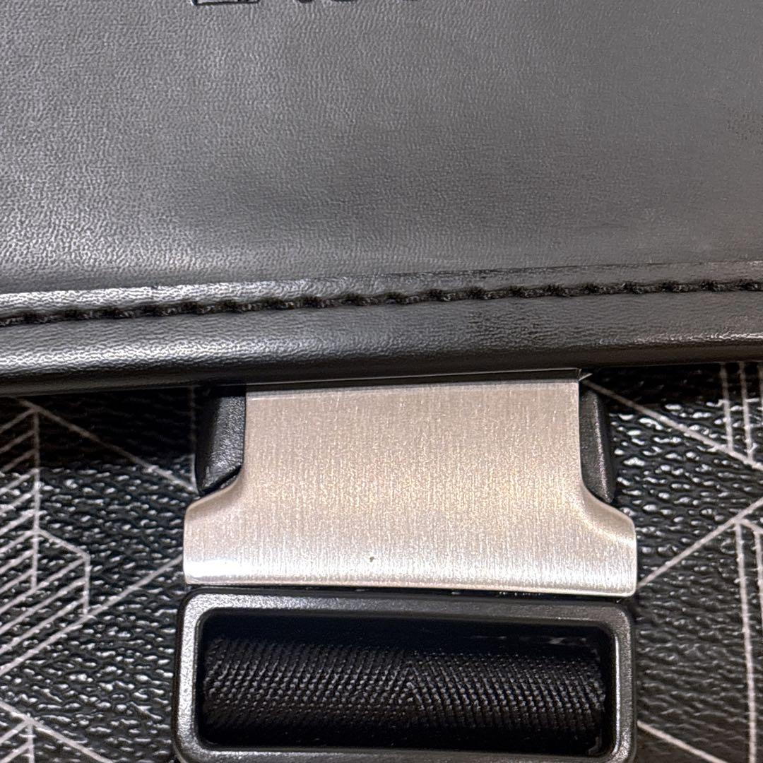 国内完売 希少 美品 LACOSTE モノグラムフラップメッセンジャーバッグ