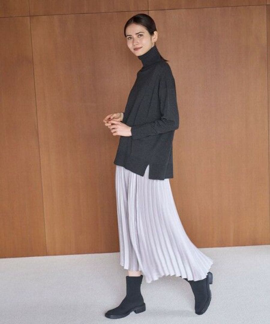 新品 タグ付✨UNFILO❤️プリーツスカート ライトグレー XL 大きいサイズ