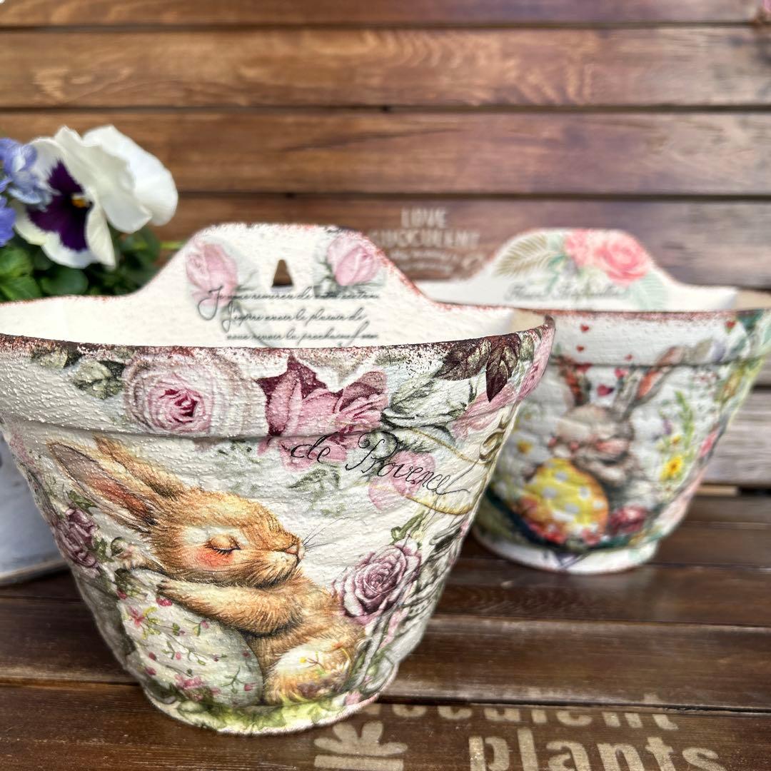 おみつさま　掛けプランターM 白色たまごを抱いたうさぎさん ガーデンローズ