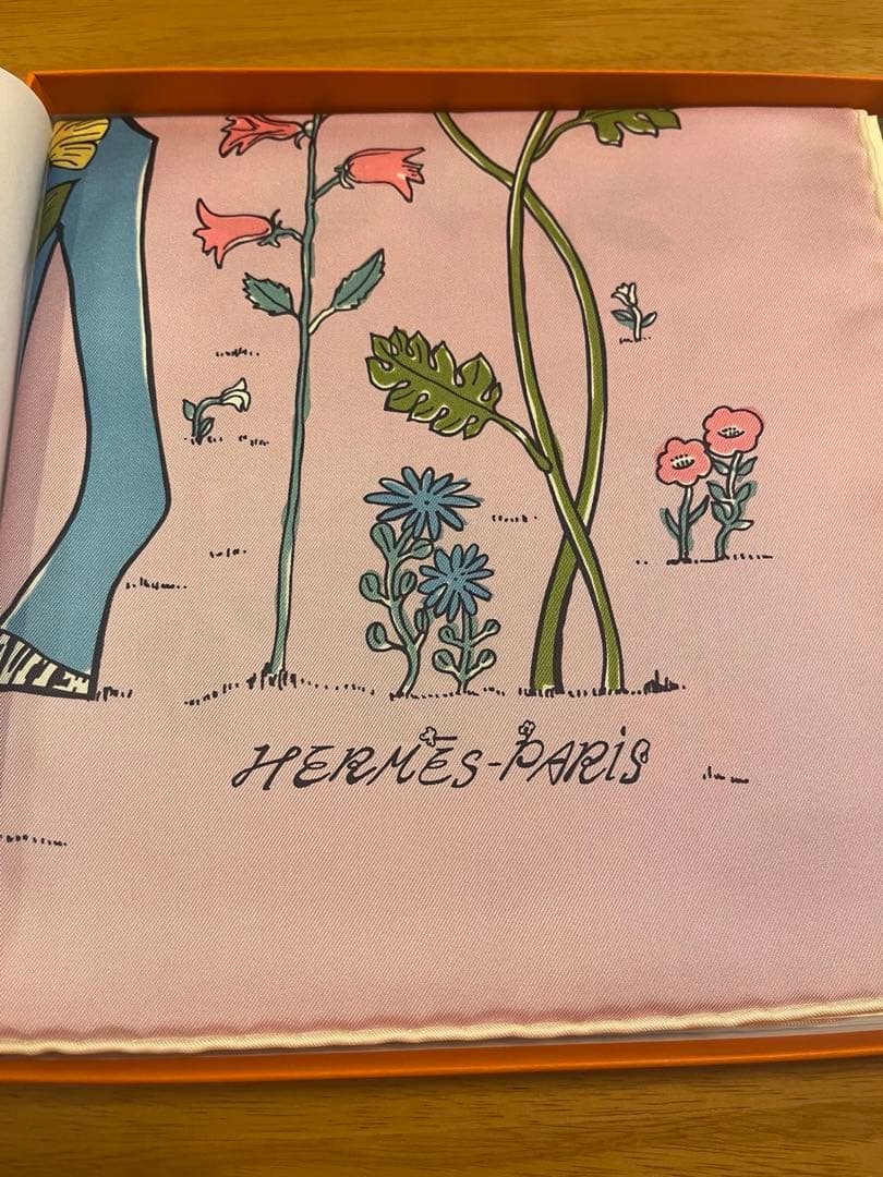 お値下げ！新品エルメス 2026SS カレ90 ル・ポミエ・セリエ　HERMES