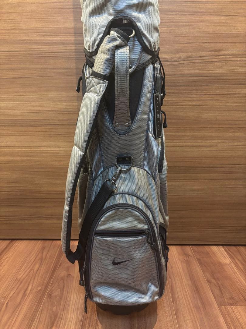 Nike シルバー キャディバッグ