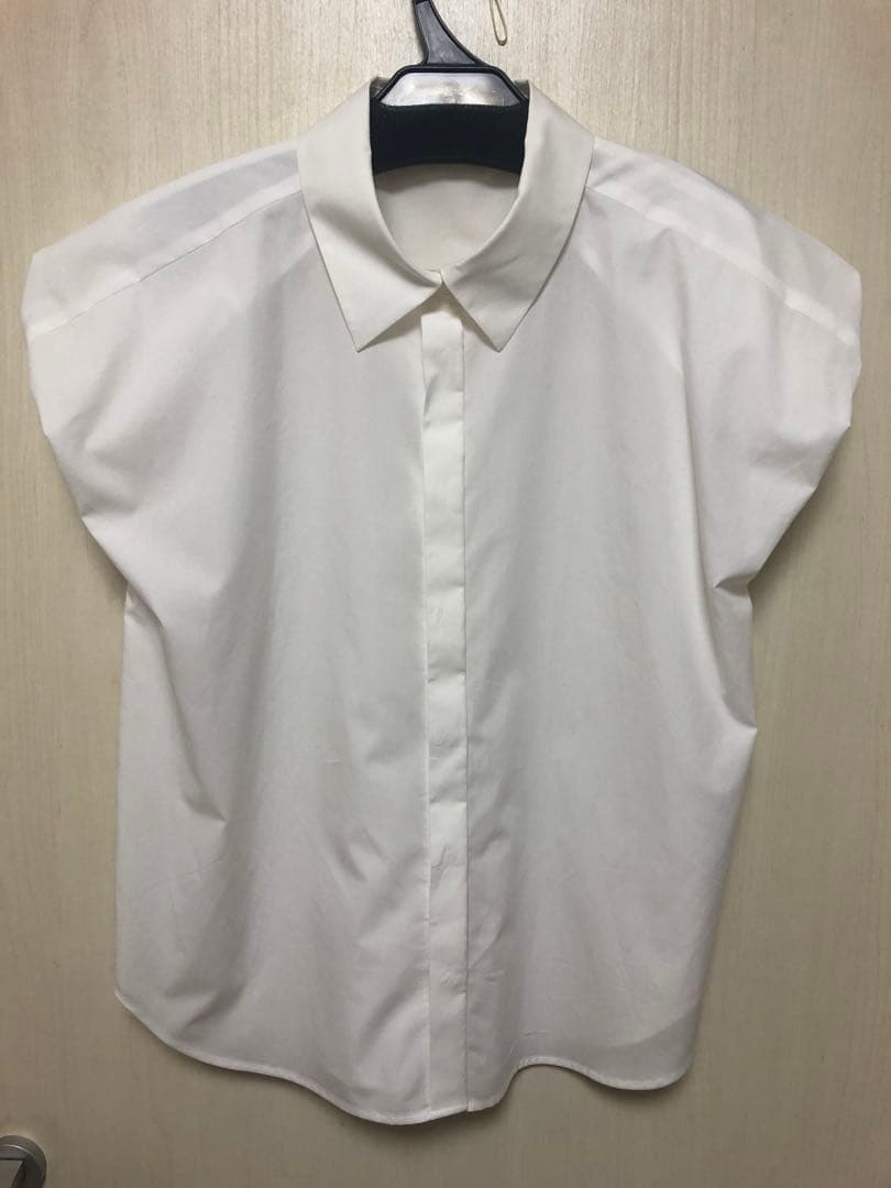【未使用に近い】SLOBE IENA ホワイト 半袖シャツ フリーサイズ