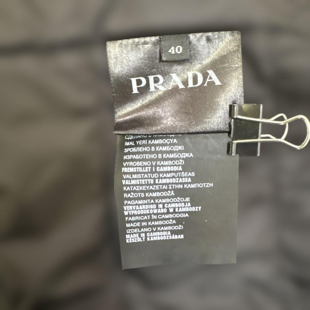 PRADA ライトダウン ブラック ダウンジャケット 三角プレート ノーカラー