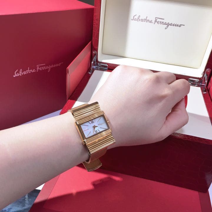レア❣️フェラガモ ヴァラ　ゴールド　時計