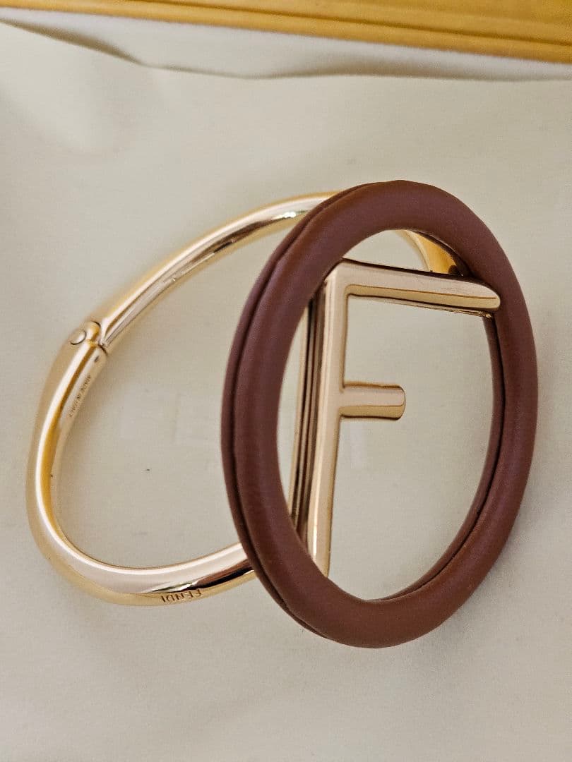 未使用 FENDI フェンディ アイコンバングルブレスレット F is エフィズ