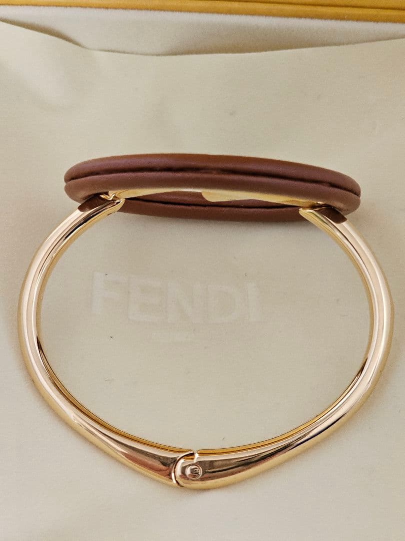 未使用 FENDI フェンディ アイコンバングルブレスレット F is エフィズ