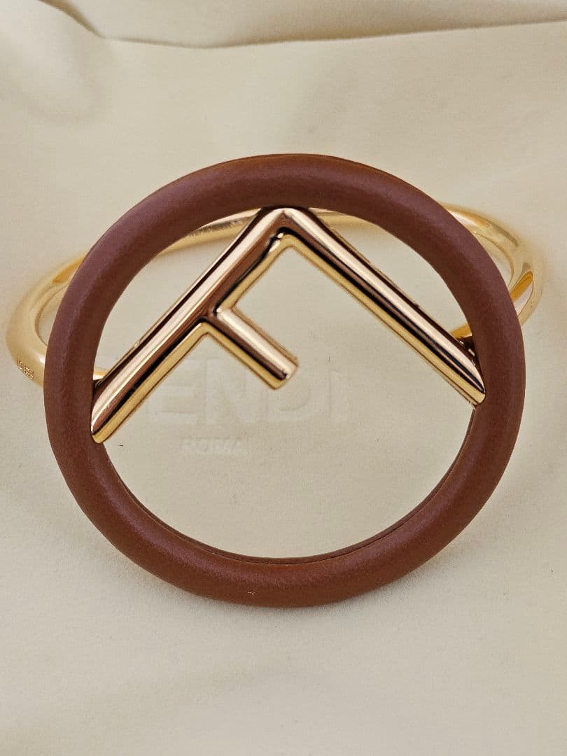 未使用 FENDI フェンディ アイコンバングルブレスレット F is エフィズ