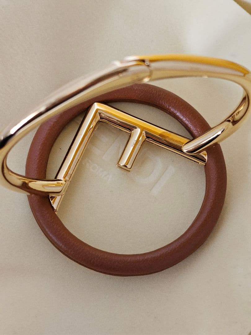 未使用 FENDI フェンディ アイコンバングルブレスレット F is エフィズ