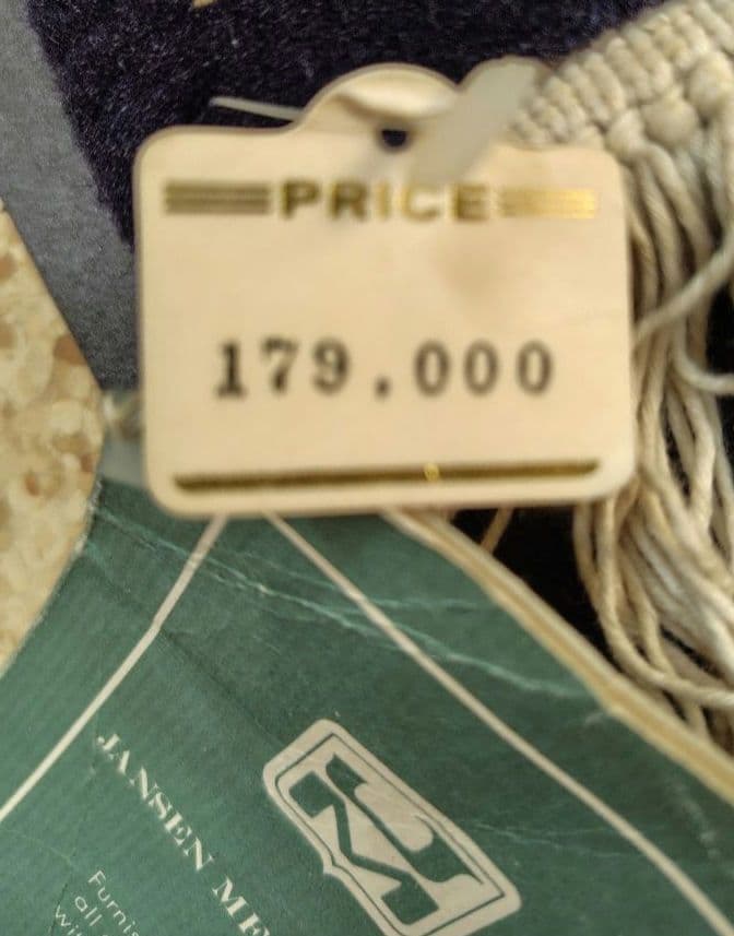 【恋人たちのランデブー】パキスタン手織りウールタペストリー　白黒の鳥絵壺