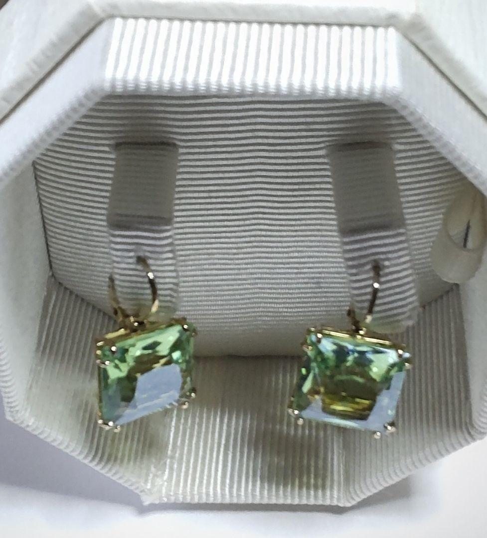 Swarovski Milleniaスクエアカットドロップ ピアス