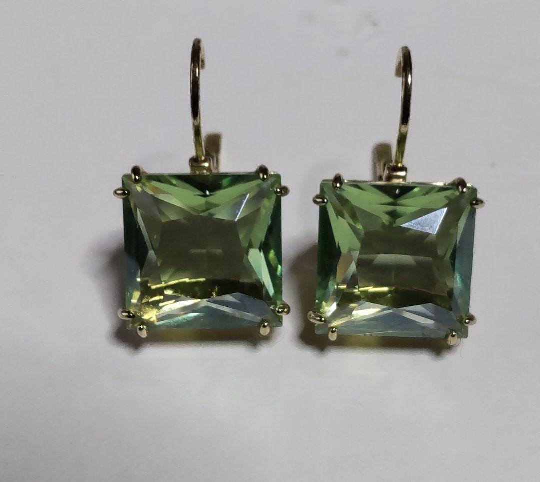 Swarovski Milleniaスクエアカットドロップ ピアス