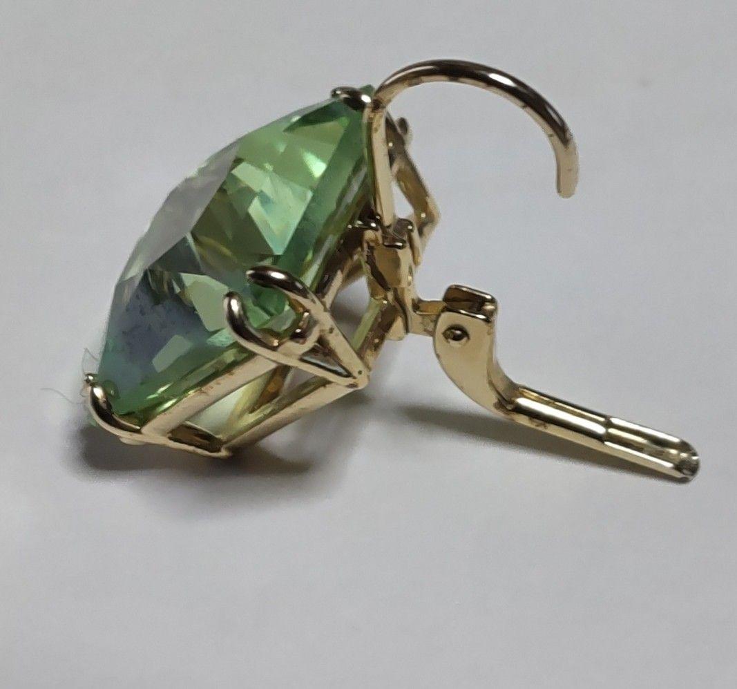 Swarovski Milleniaスクエアカットドロップ ピアス