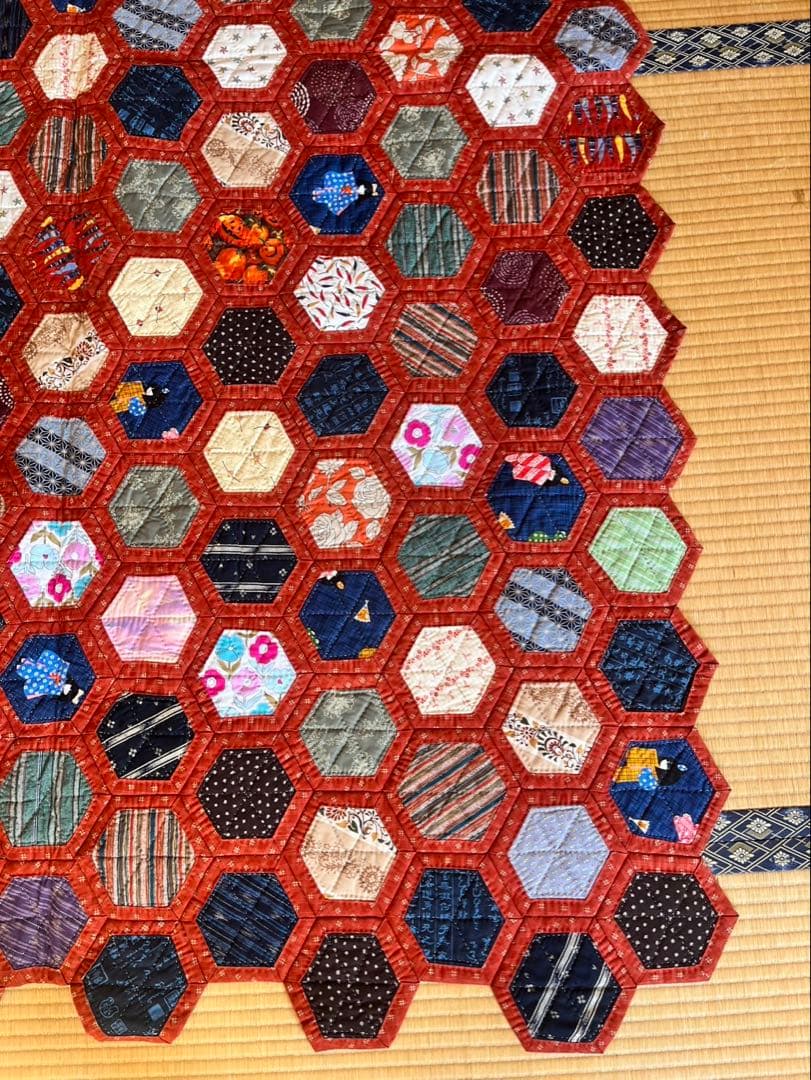 未使用品　未使用品　ハンドメイド　キルト　六角形パッチワークキルト 210cm