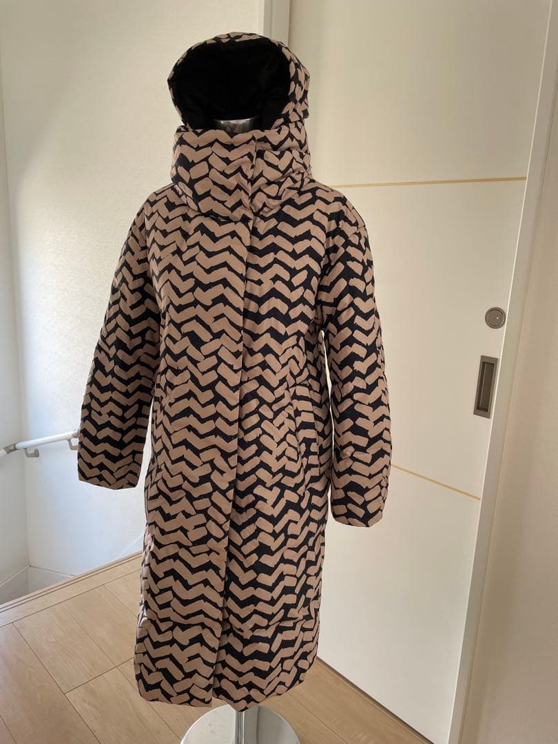 マリメッコ　ダウンコート　サハライタライタ柄