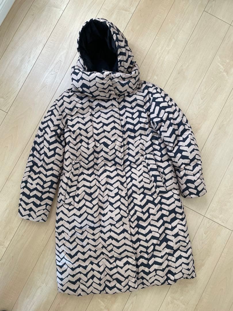 マリメッコ　ダウンコート　サハライタライタ柄