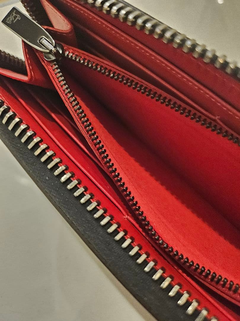 ルブタン　スタッズ付きブラウンレザー長財布
