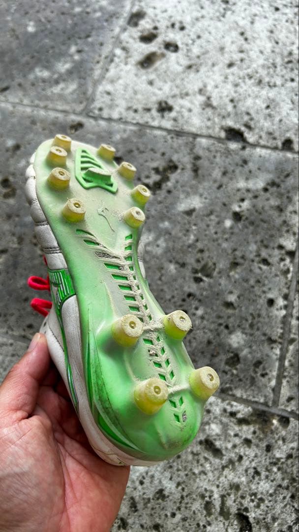 モレリアネオ4 22.5センチ　中古