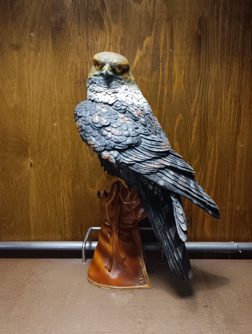 鷹の置物