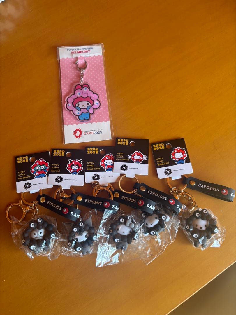 【6個セット】サンリオ 黒ミャクミャクなりきりキーホルダー・アクリルキーホルダー