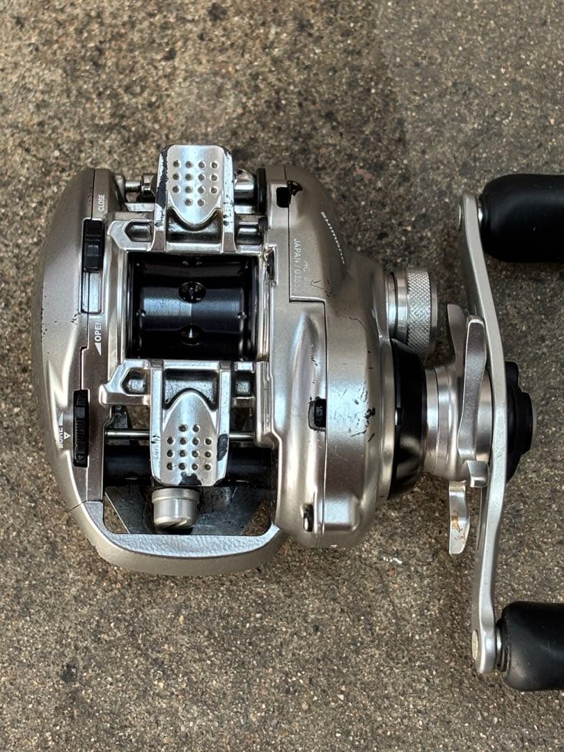 16メタニウムHG7.4右ハンドルベイトリール